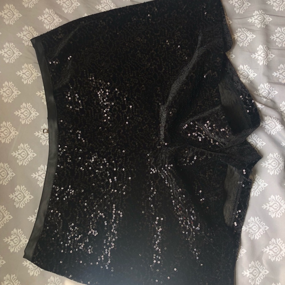 Small sequin shorts - Picture 3 of 3